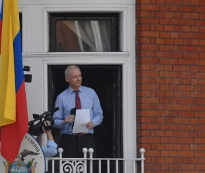 Julian_Assange_in_EcuadorianEmb